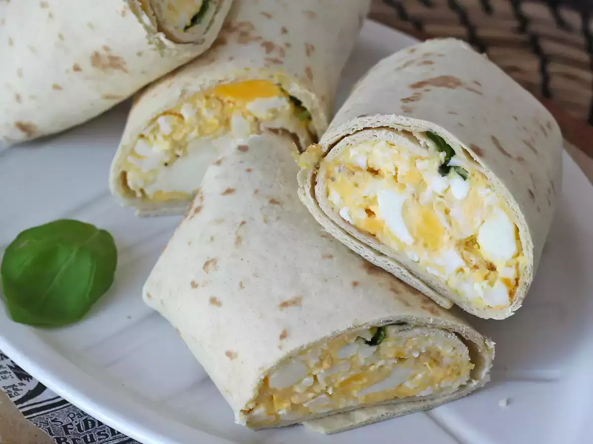 Mehak in super beljakovinski zavitek z jajcem in feto - fotografija 4