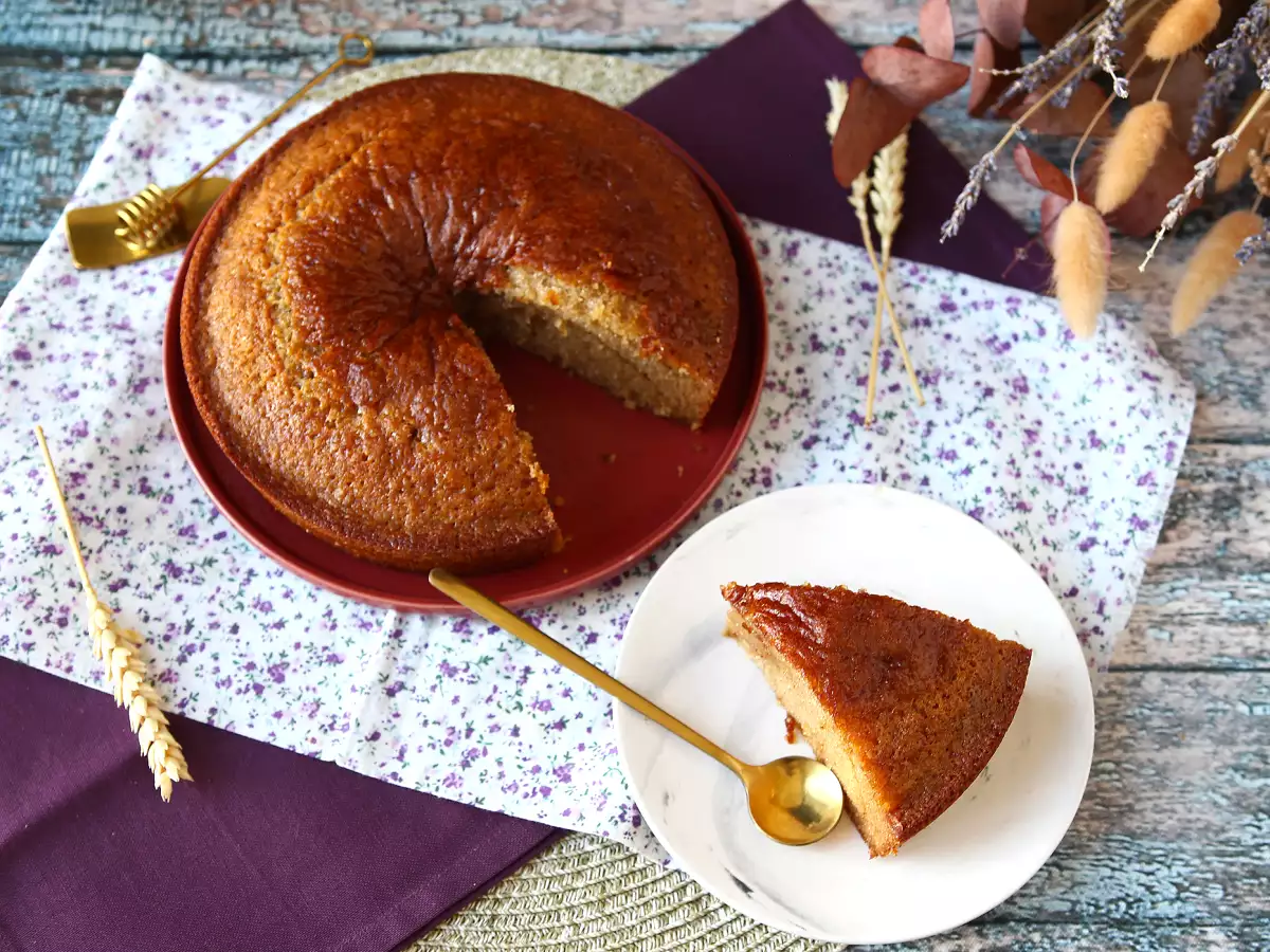 Mehka in sočna medena torta: preprosta priprava brez mešalnika - fotografija 5