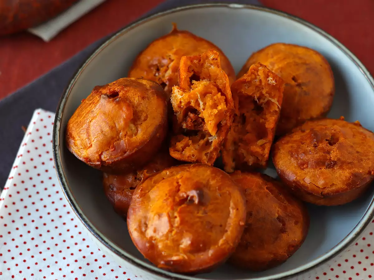 Mehki in začinjeni mafini s chorizom - fotografija 3