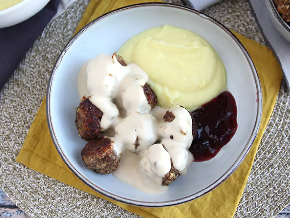 Mesne kroglice IKEA z belo omako - fotografija 3