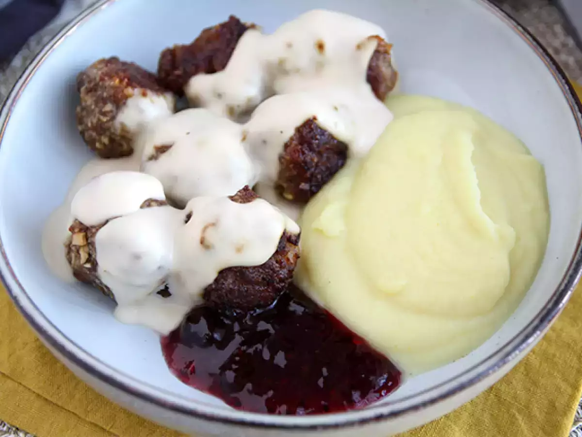 Mesne kroglice IKEA z belo omako - fotografija 5