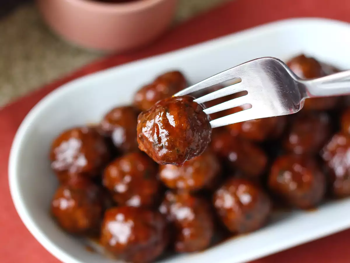 Mesne kroglice v cvrtniku na vroč zrak s sladko-kislo omako za žar: preprost in okusen recept - fotografija 3
