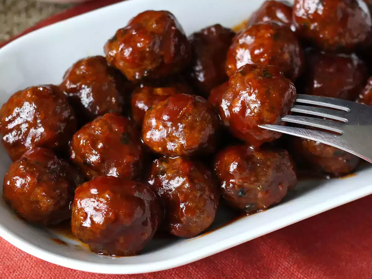 Mesne kroglice v cvrtniku na vroč zrak s sladko-kislo omako za žar: preprost in okusen recept - fotografija 5