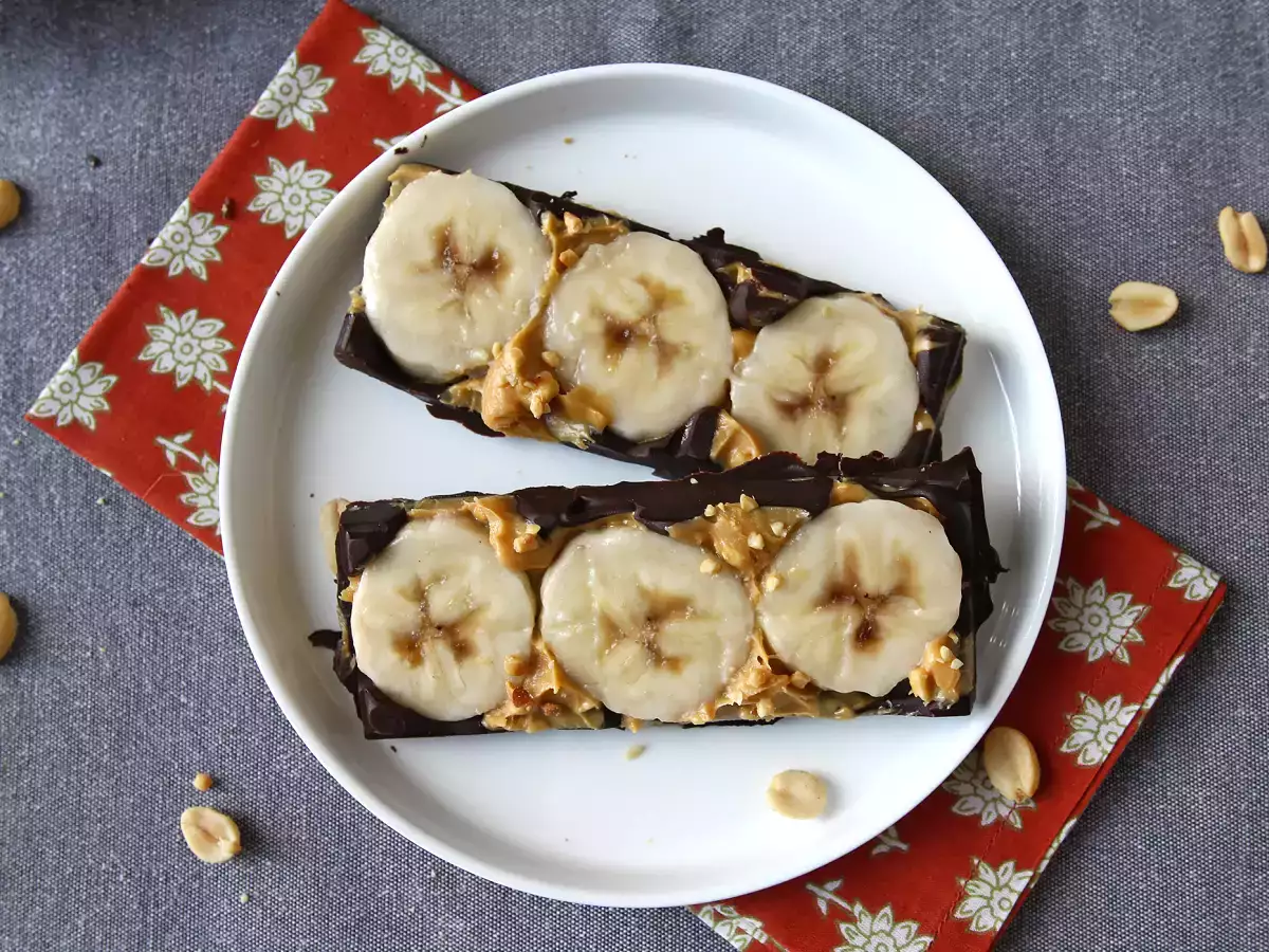 Mini ploščice z banano, arašidovim maslom in čokolado, izjemno okusne in brez dodanega sladkorja - fotografija 5