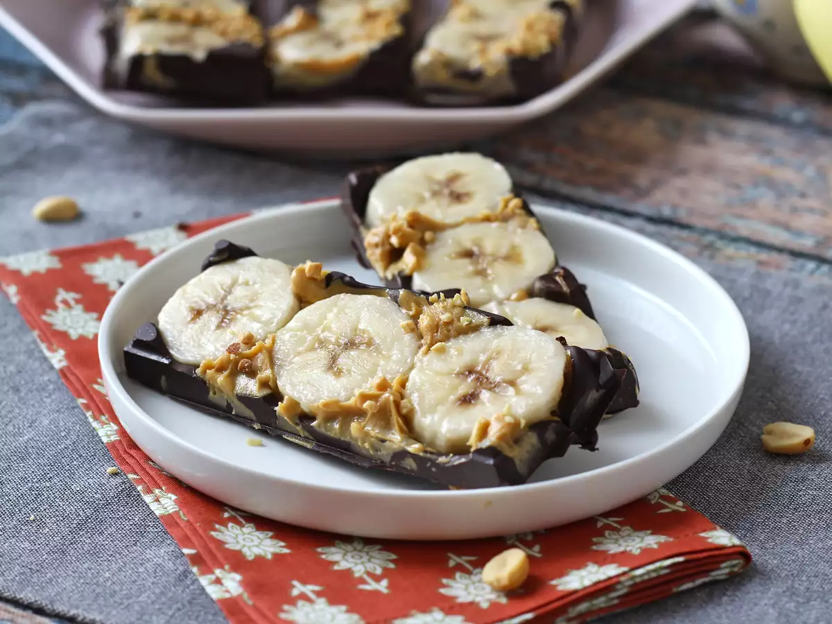 Mini ploščice z banano, arašidovim maslom in čokolado, izjemno okusne in brez dodanega sladkorja - fotografija 6