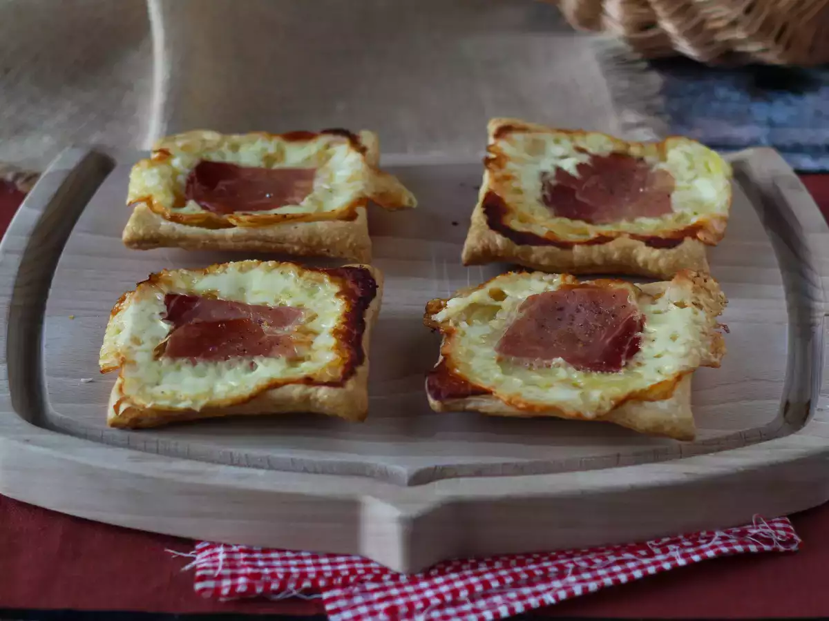 Mini tatin pite z okusom raclette sira, za posamezne porcije