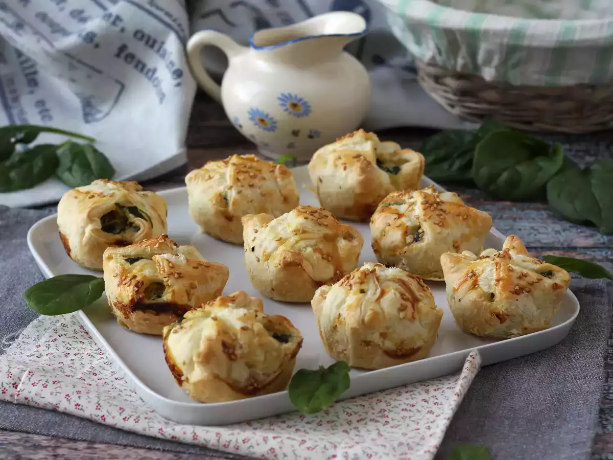 Mini žepki iz listnatega testa s špinačo in kozjim sirom - fotografija 4