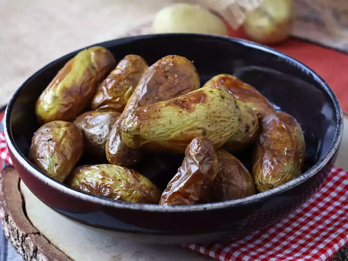 Mladi krompir v cvrtniku na vroč zrak (Air Fryer) - fotografija 2