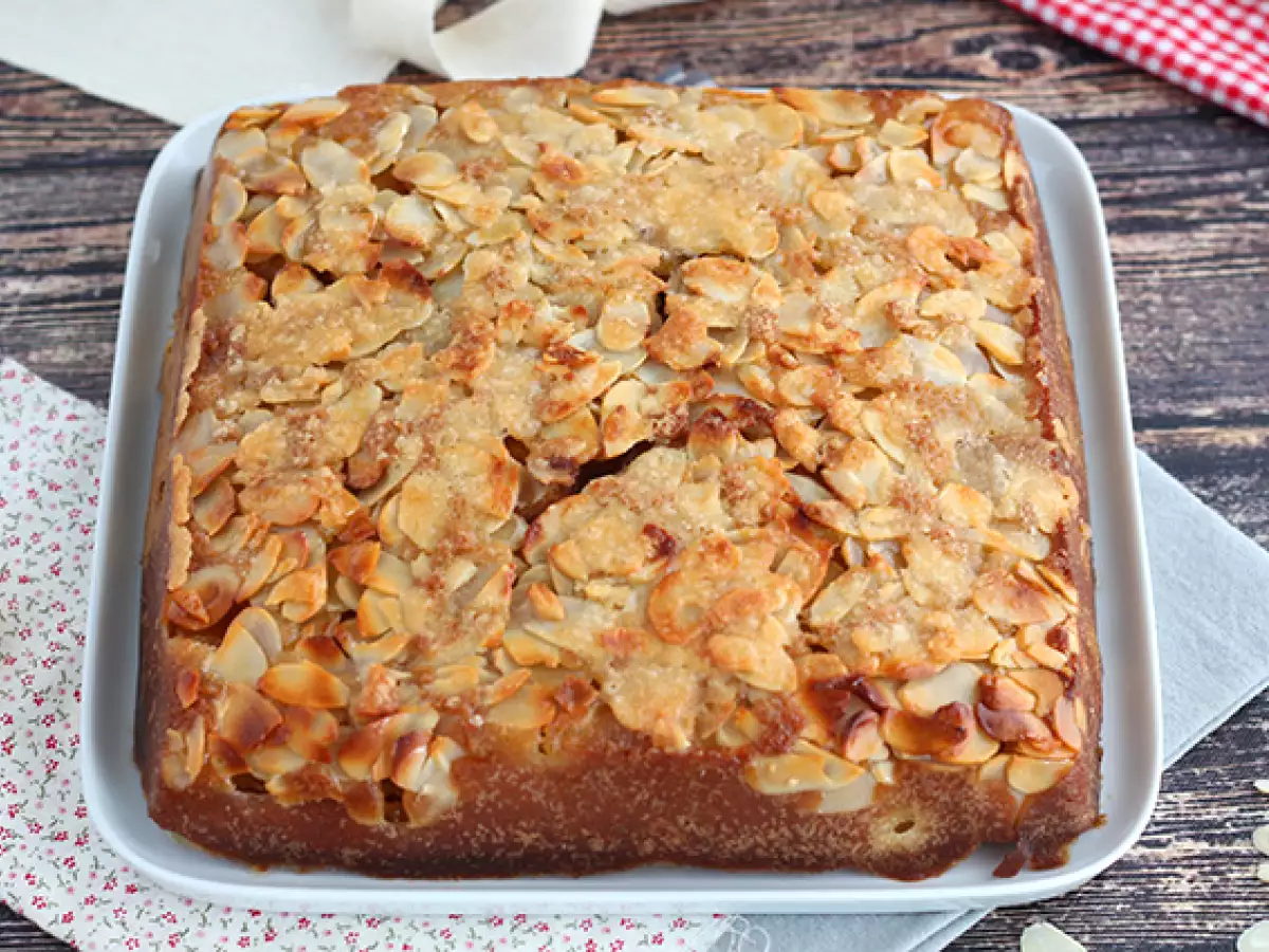 Obrnjena torta z mirabelami in mandlji - fotografija 5