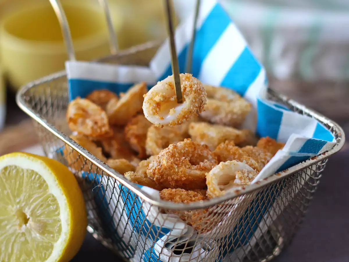 Obročki lignjev v zračnem cvrtniku hrustljavi in lahki - fotografija 4