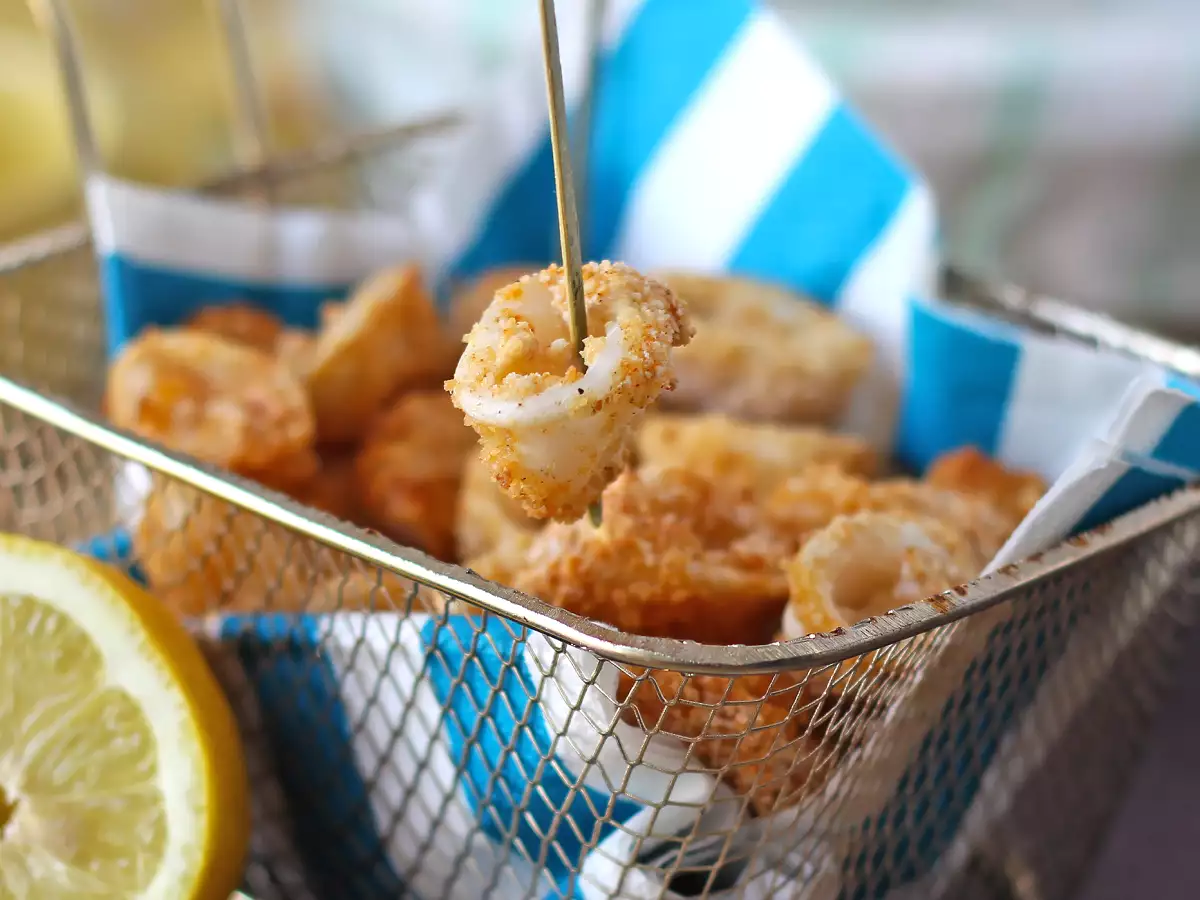 Obročki lignjev v zračnem cvrtniku hrustljavi in lahki - fotografija 6