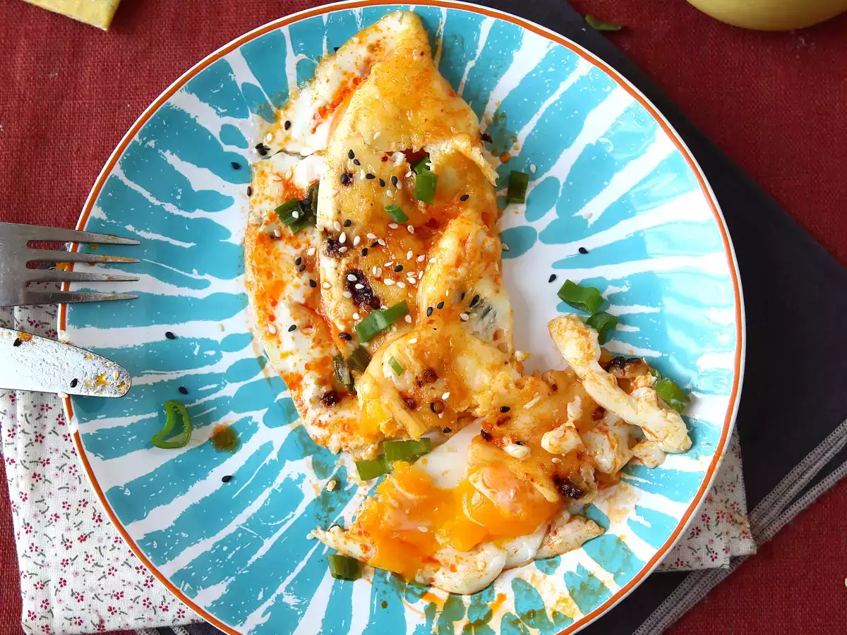 Ocvrta jajca z medom in mocarelo, sladek, slan in pikanten ekspresni zajtrk! - fotografija 2