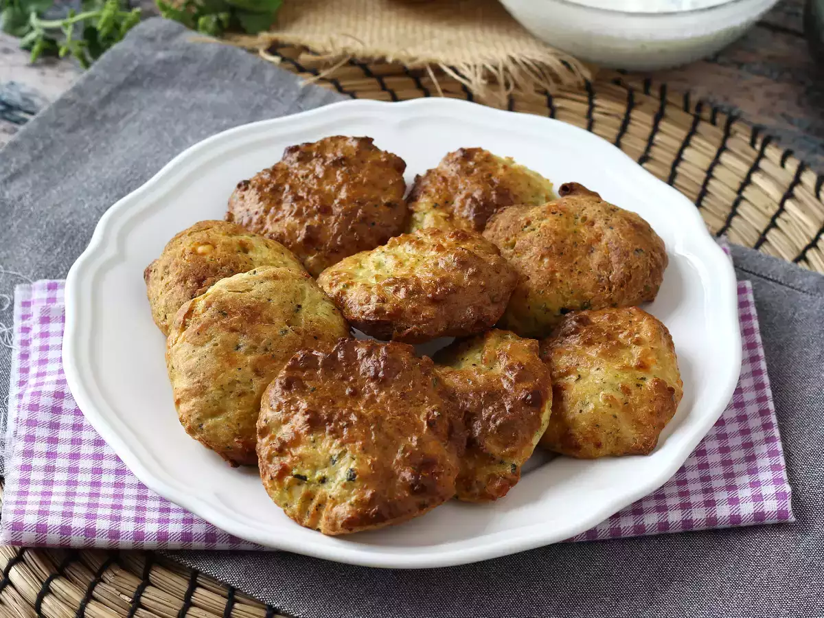 Ocvrtki iz bučk z omako iz jogurta in fete - fotografija 2