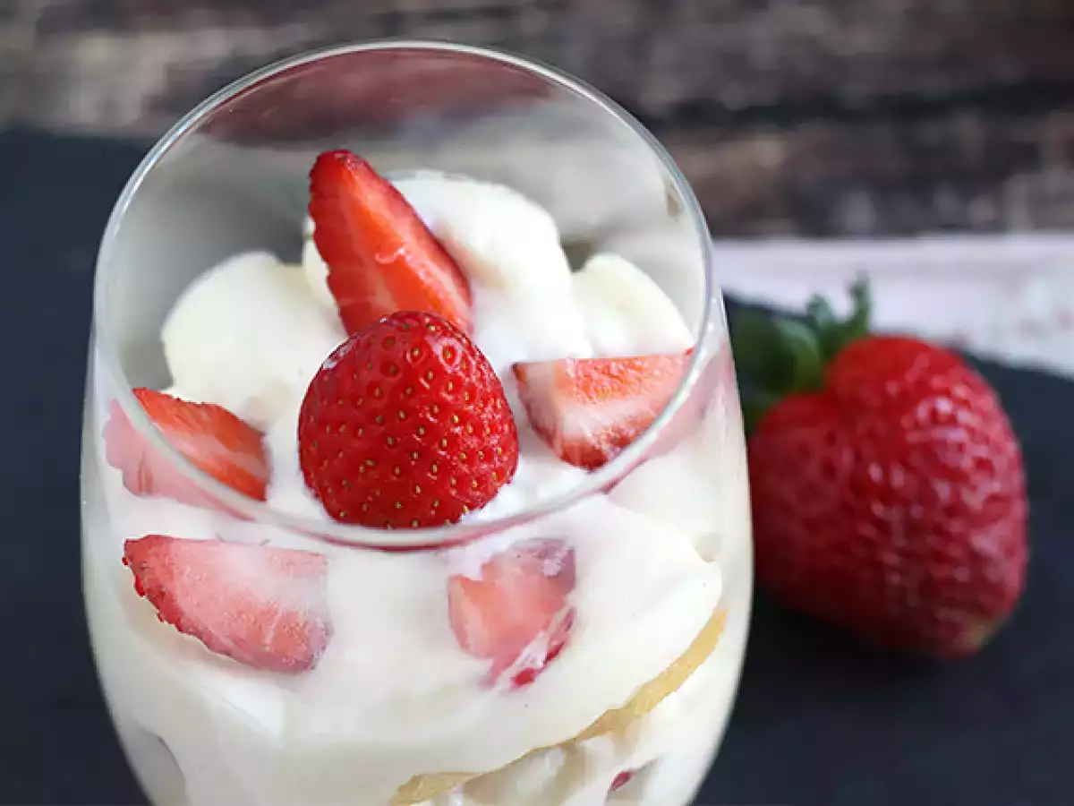 Ohlajeni jagodni tiramisu verrines - fotografija 3