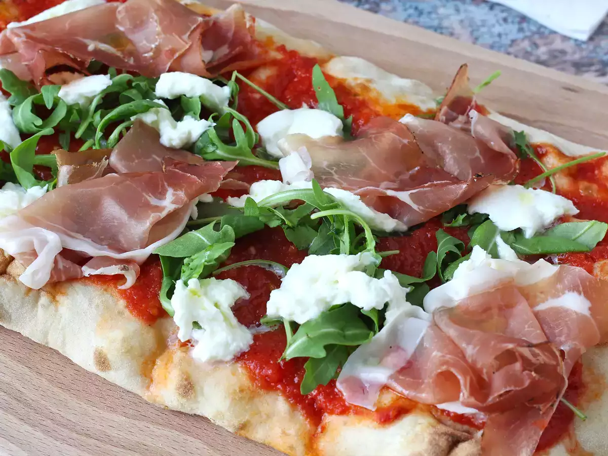 Okusna pinsa, ki jo pripravite zelo hitro - fotografija 7