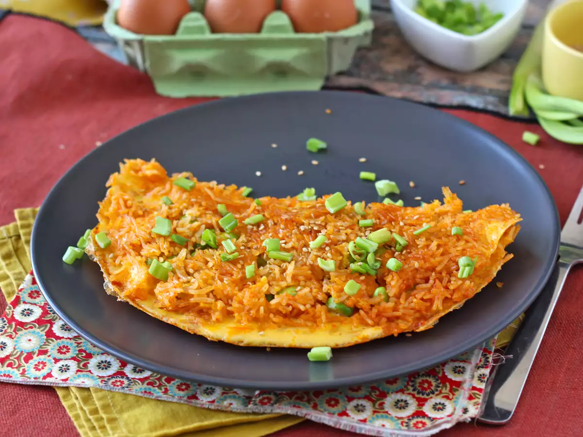 Omleta s hrustljavim rižem in sojinim fižolom, začinjen obrok, ki je hiter in brez odpadkov! - fotografija 3