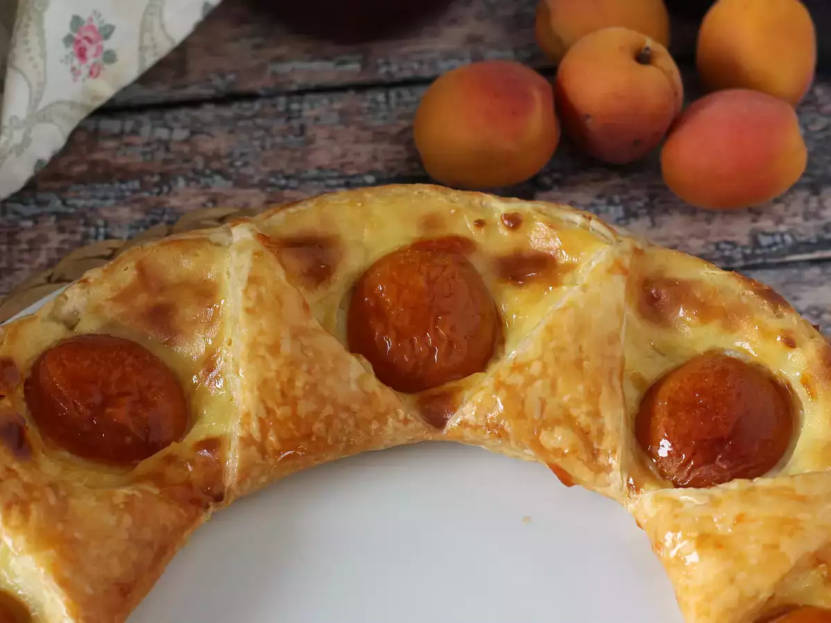 Oranska pita – listnato testo, slaščičarska krema in marelice - fotografija 3