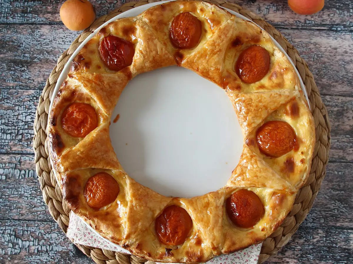 Oranska pita – listnato testo, slaščičarska krema in marelice - fotografija 5