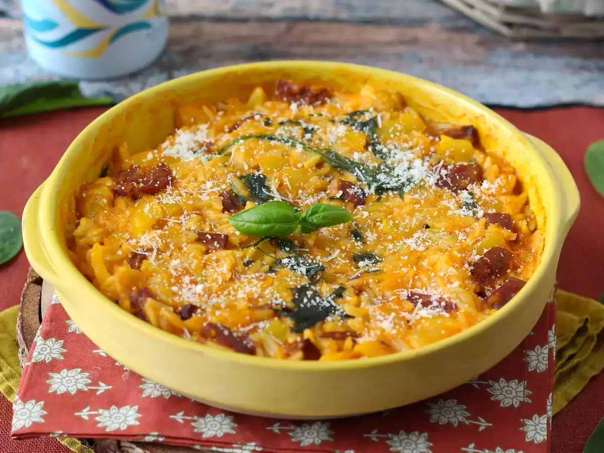 Orzo iz ene posode s papriko, chorizom in špinačo - fotografija 3