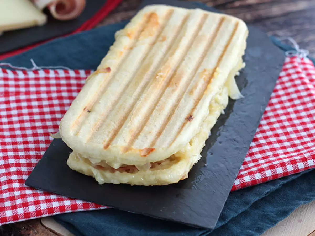 Panini z raclette sirom - fotografija 2