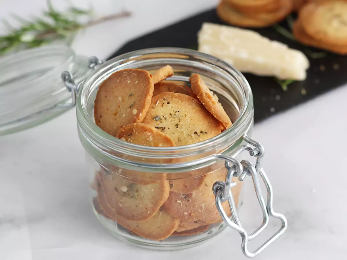 Parmezanovi piškoti z aromatičnimi zelišči - fotografija 3