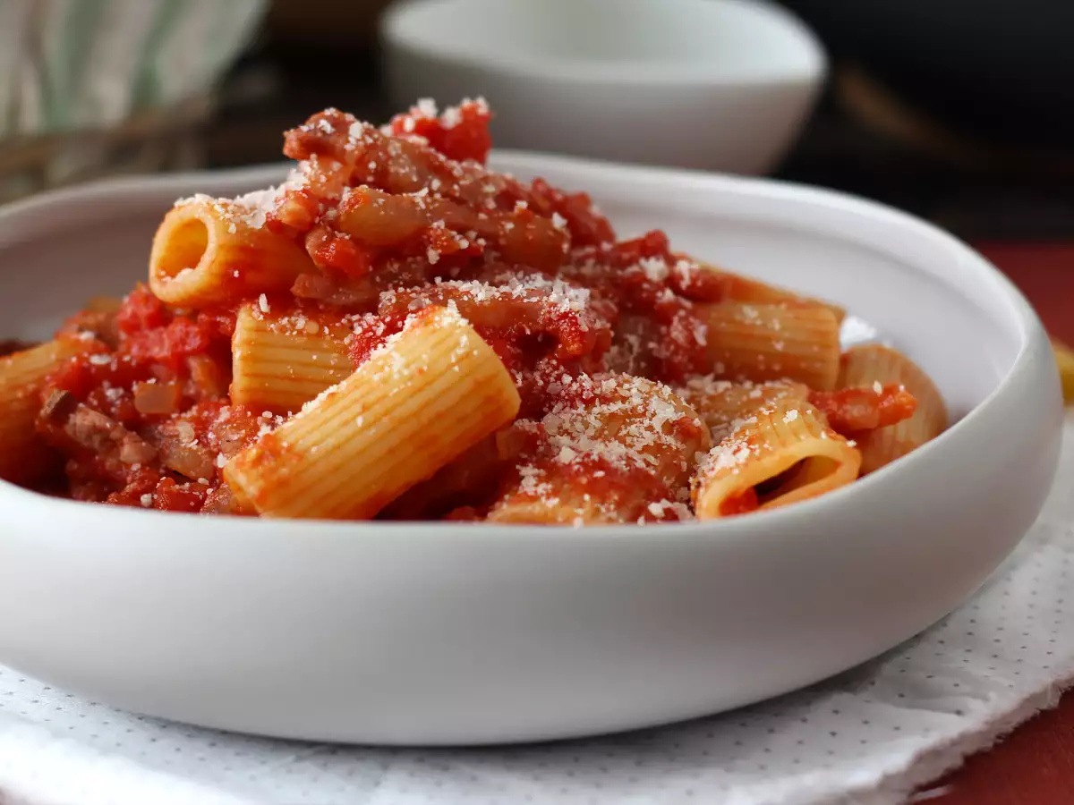 Pasta all'amatriciana, tradicionalni recept, razložen korak za korakom - fotografija 2