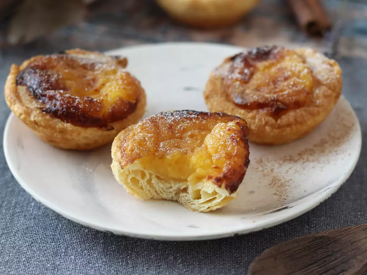 Pastéis de nata v cvrtniku na vroč zrak: hiter in preprost recept za tradicionalno portugalsko sladico
