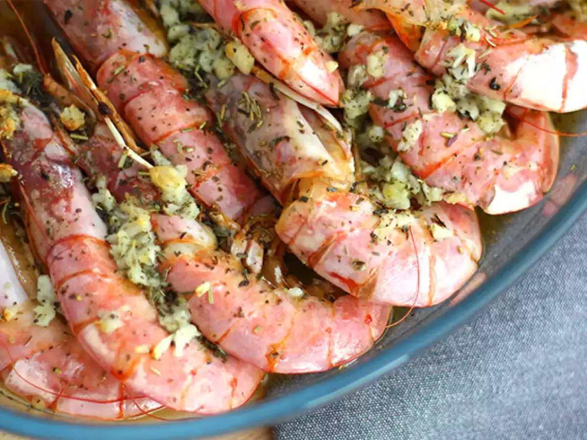 Pečene kozice s česnom in zelišči - fotografija 2