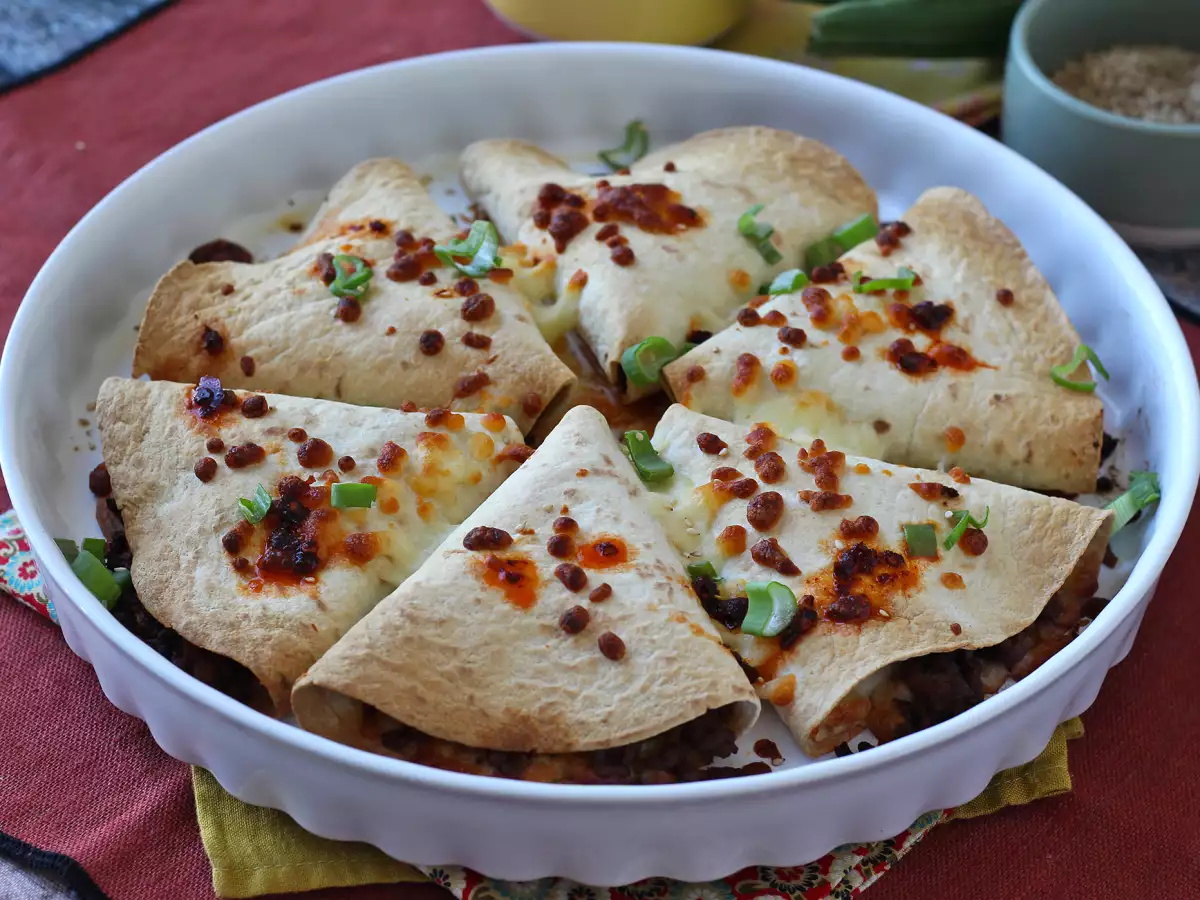 Pečene tortilje v slogu quesadill z začinjenim govejim nadevom - fotografija 2