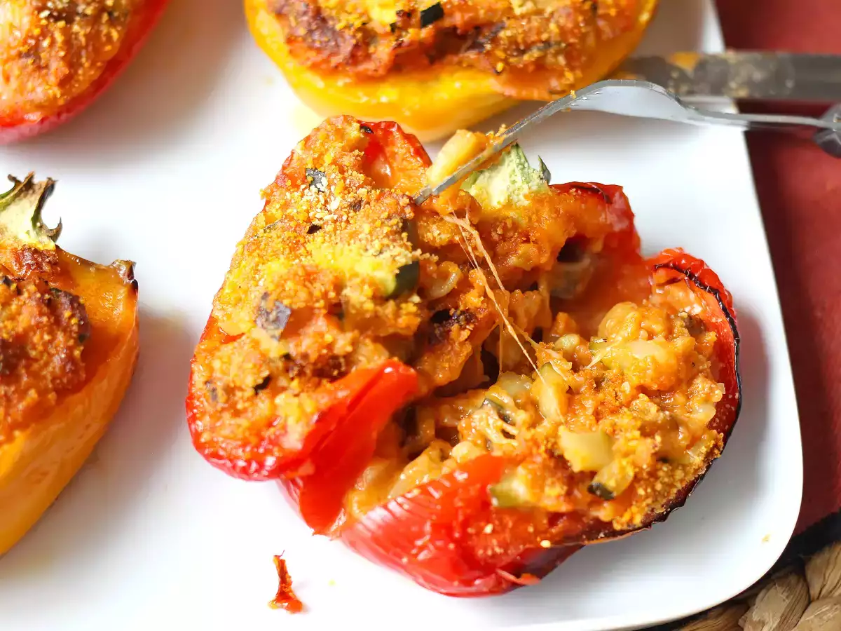 Pečene vegetarijanske polnjene paprike: enostaven in okusen recept z zelenjavo in sirom mocarela - fotografija 4