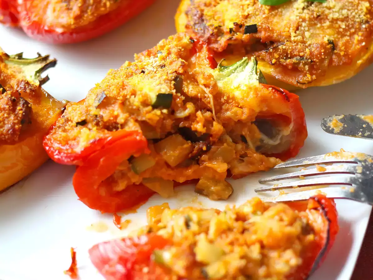 Pečene vegetarijanske polnjene paprike: enostaven in okusen recept z zelenjavo in sirom mocarela - fotografija 6