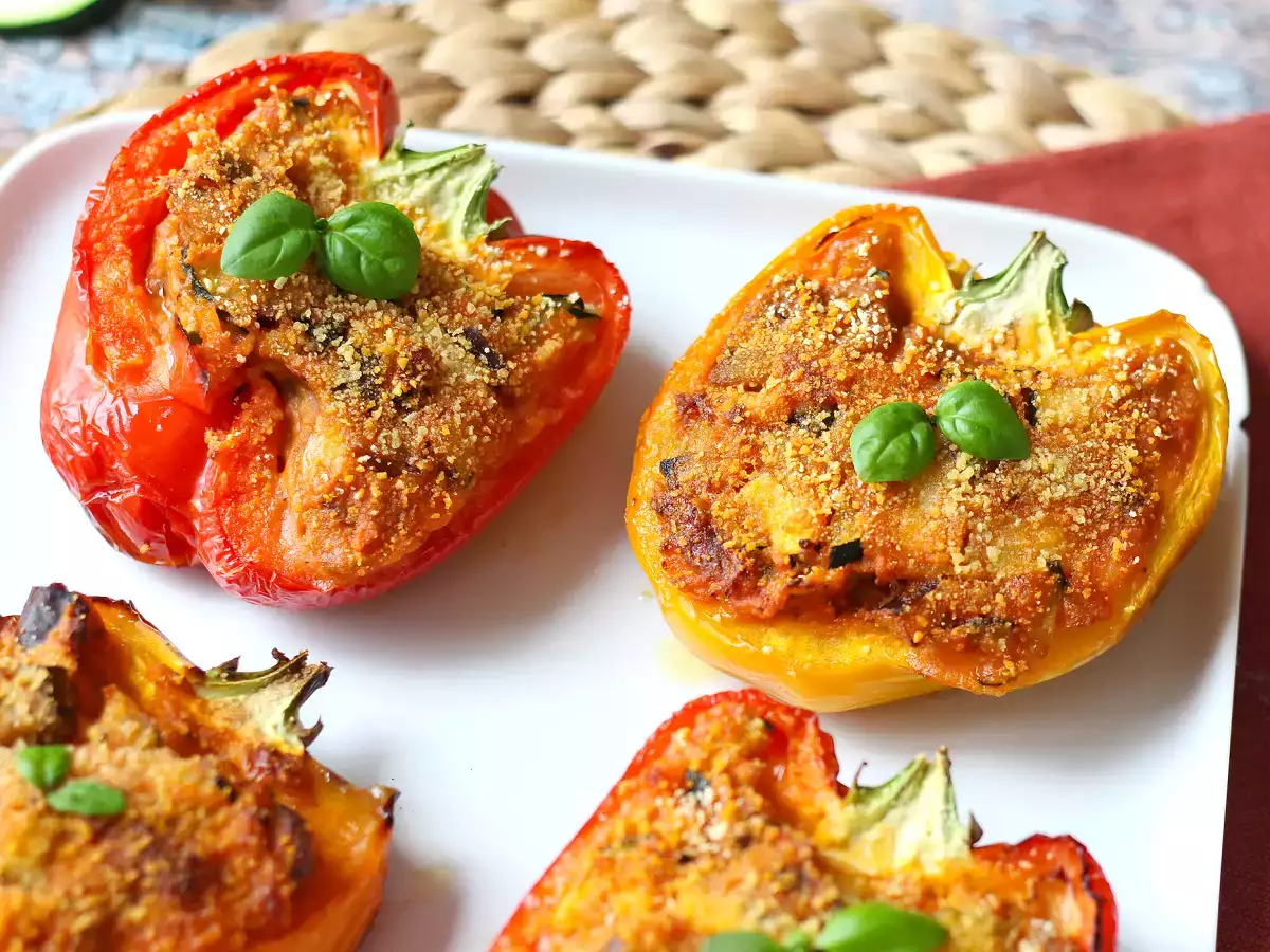 Pečene vegetarijanske polnjene paprike: enostaven in okusen recept z zelenjavo in sirom mocarela - fotografija 7