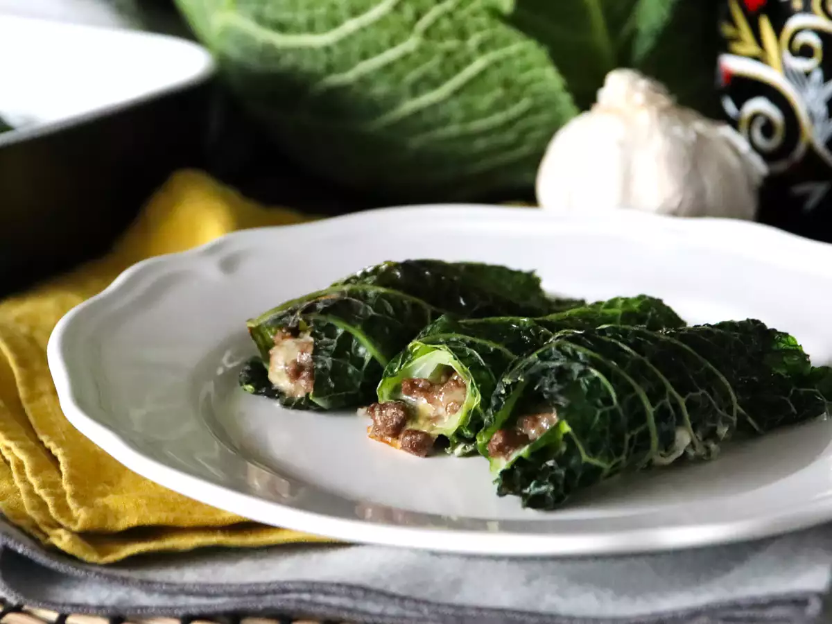 Pečeni zeljni zvitki iz savojskega zelja – preprost in poceni recept za družinsko kosilo - fotografija 2
