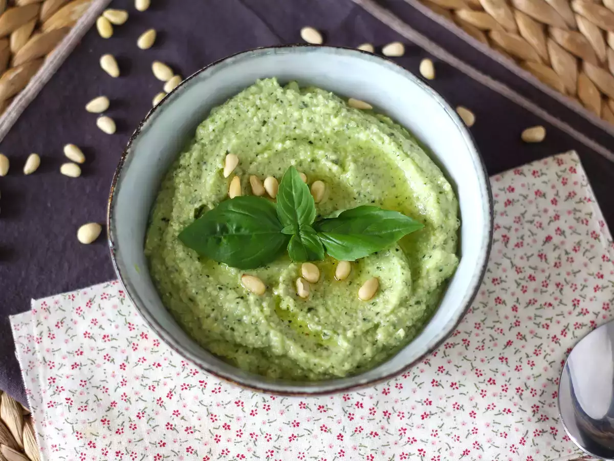 Pesto iz bučk, hiter in okusen recept brez kuhanja - fotografija 6