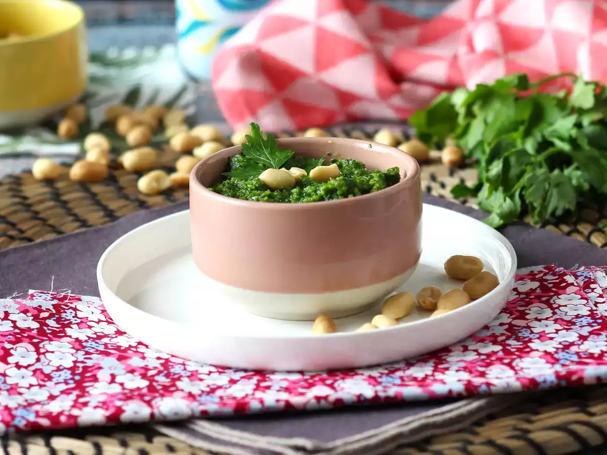 Pesto iz peteršilja in arašidov, eksplozija okusov - fotografija 3