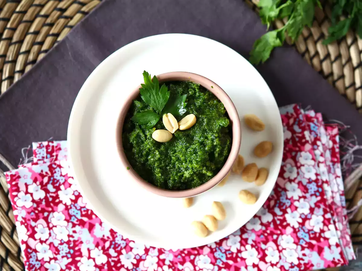 Pesto iz peteršilja in arašidov, eksplozija okusov - fotografija 4