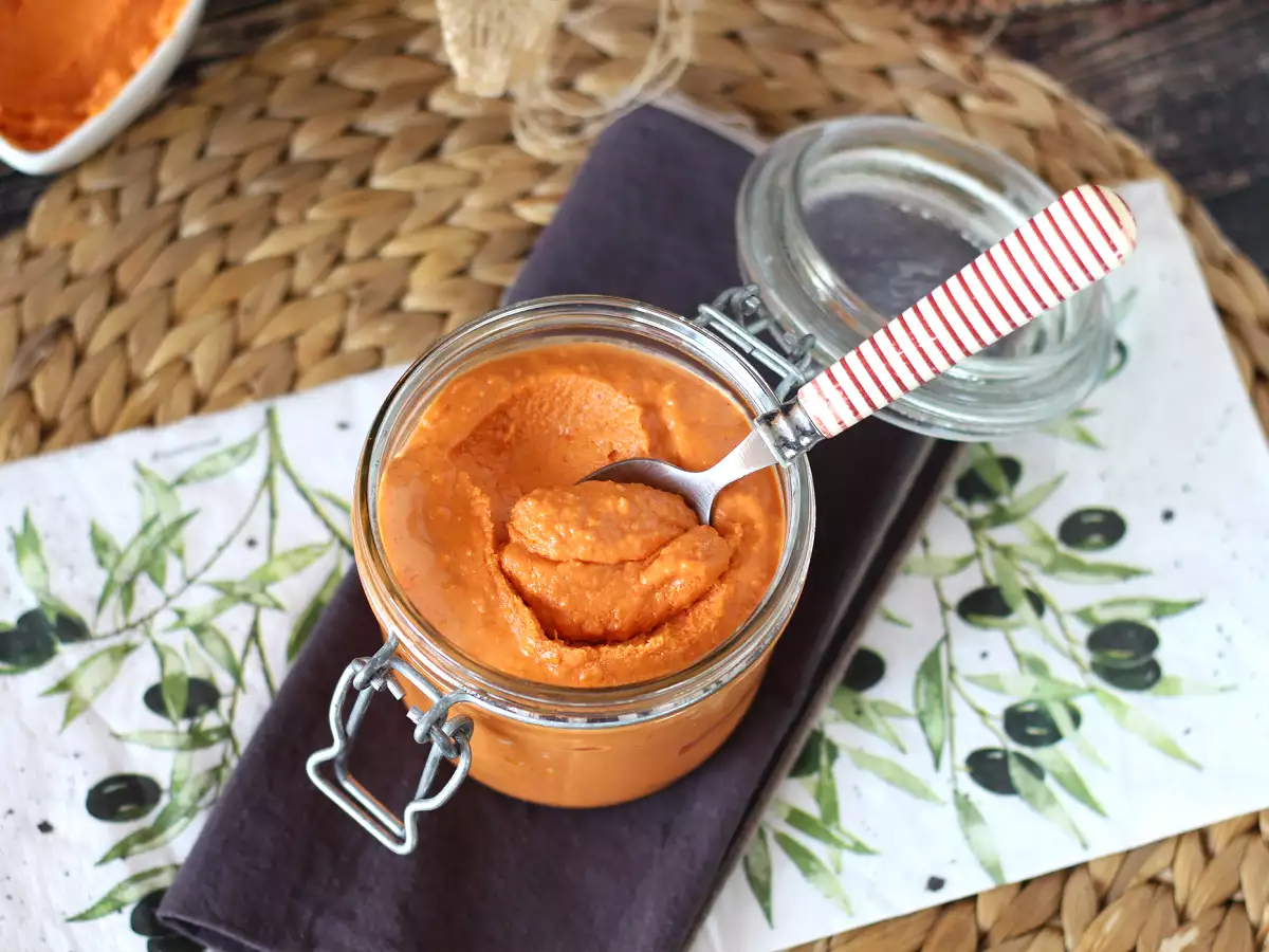 Pesto po kalabrijsko s kremnim sirom burrata - fotografija 3