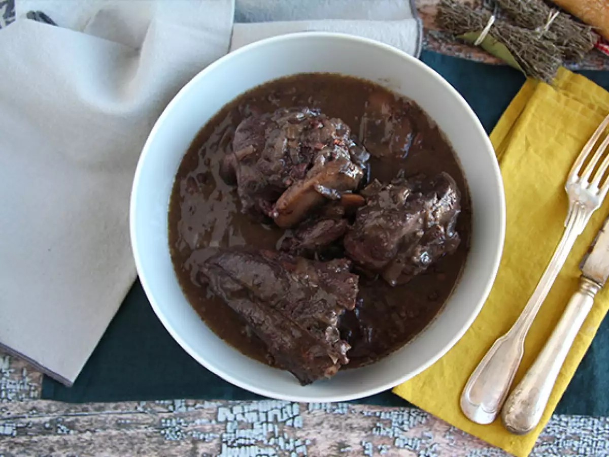Petelin v rdečem vinu (coq au vin) - fotografija 3