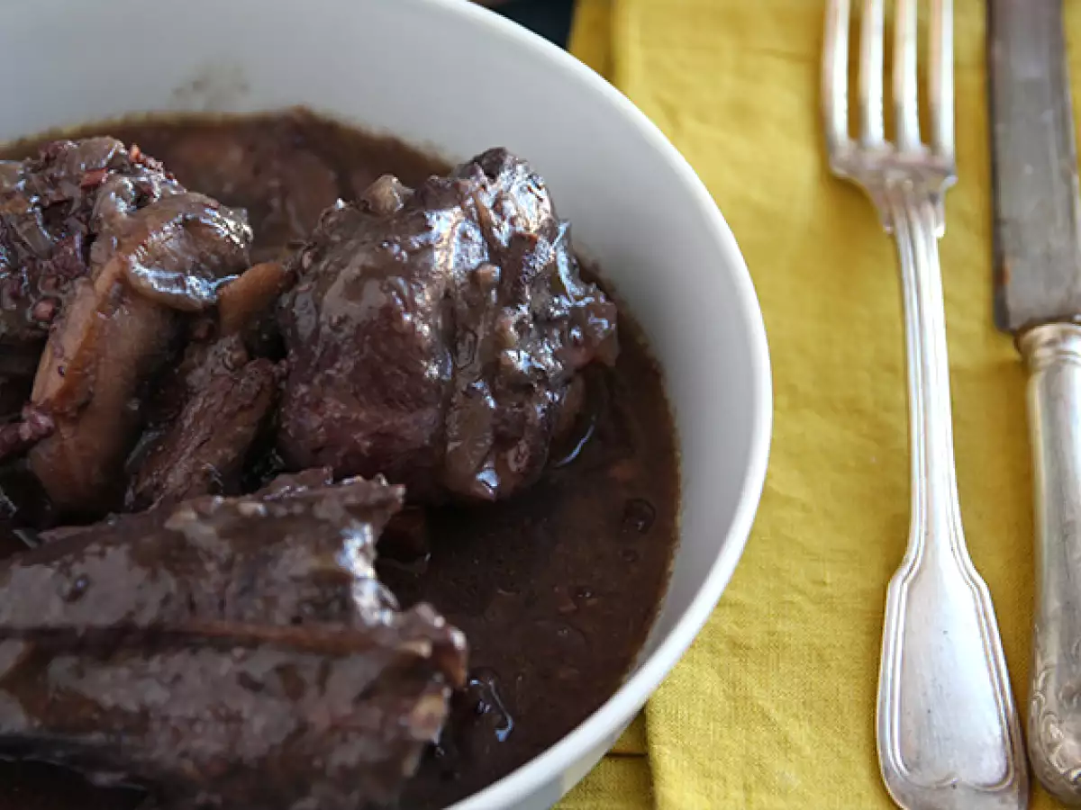Petelin v rdečem vinu (coq au vin) - fotografija 4