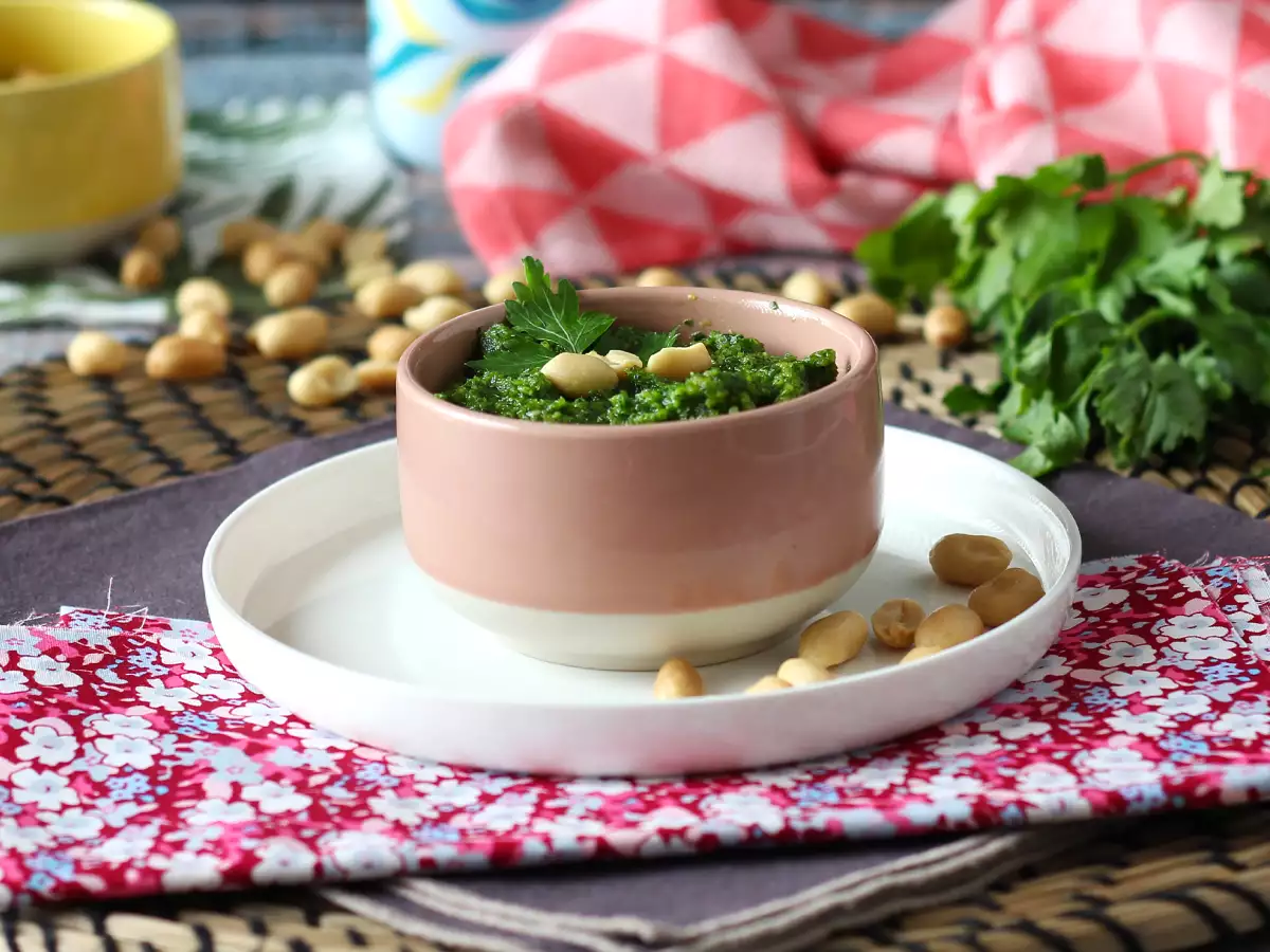 Peteršiljev pesto z arašidi – eksplozija okusov - fotografija 3