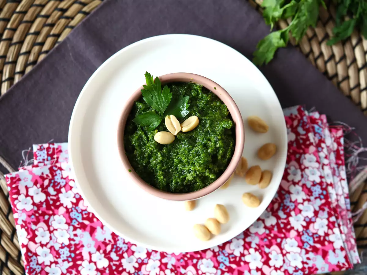 Peteršiljev pesto z arašidi – eksplozija okusov - fotografija 4