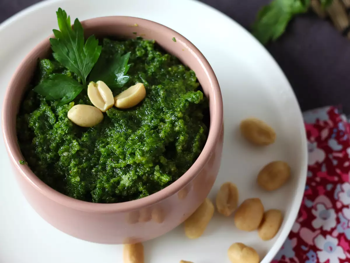 Peteršiljev pesto z arašidi – eksplozija okusov - fotografija 5