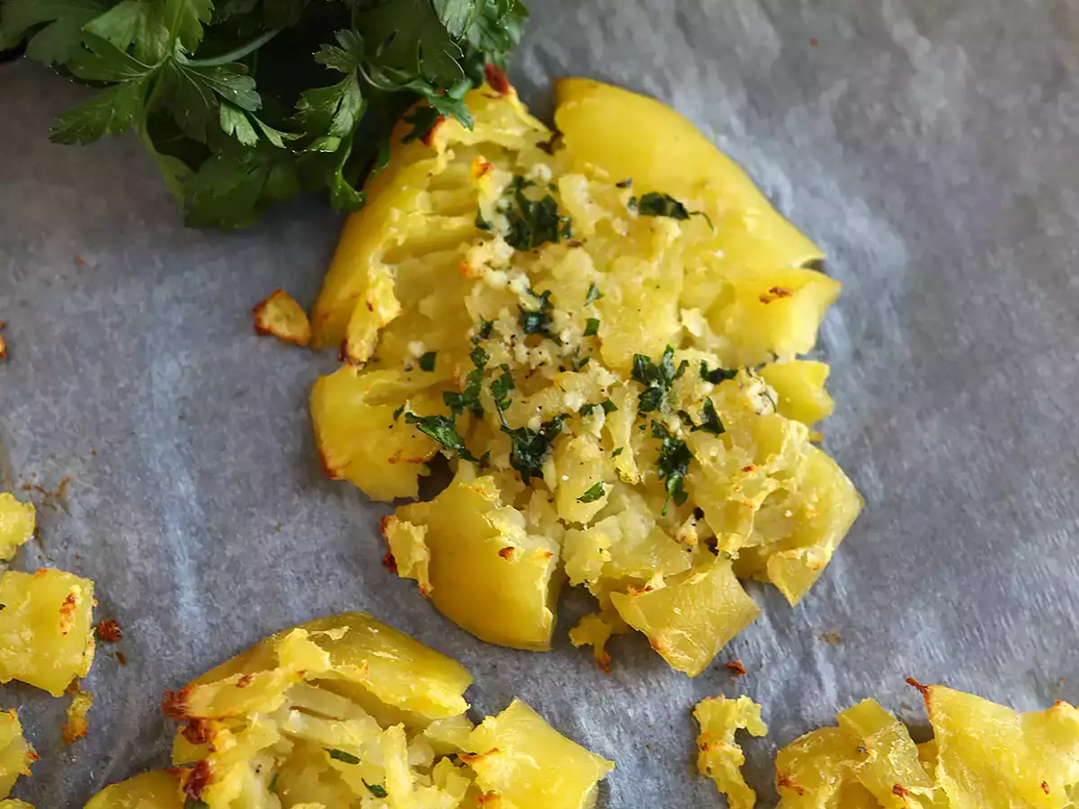 Pire krompir s peteršiljem, odlična priloga! - fotografija 2