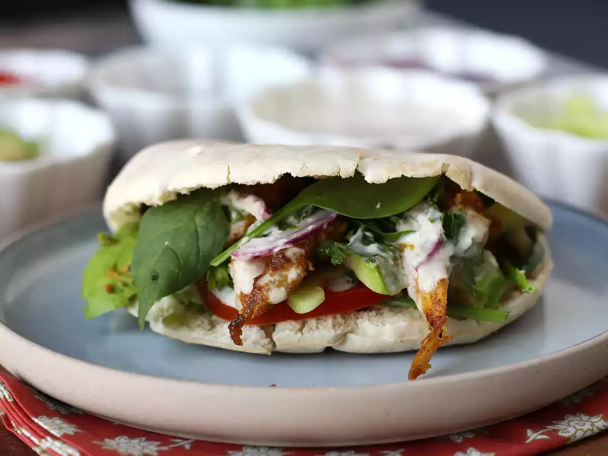 Piščančja šavarma iz Air Fryerja, pita in tahini omaka - fotografija 2