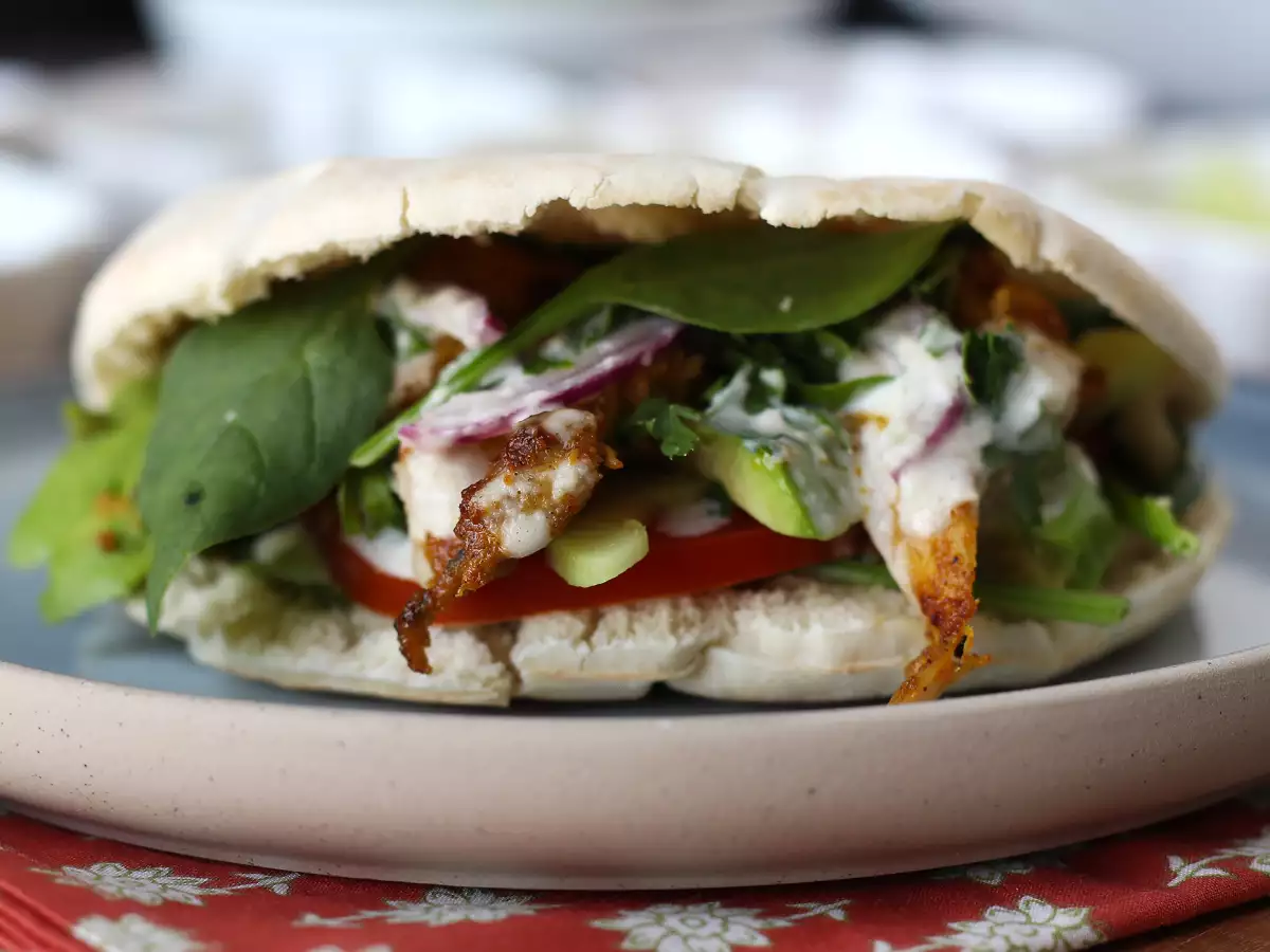 Piščančja šavarma iz Air Fryerja, pita in tahini omaka - fotografija 3