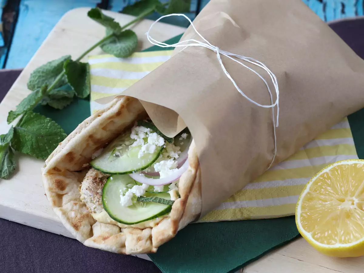 Piščančji gyros: grški sendvič, ki ga boste vzljubili!
