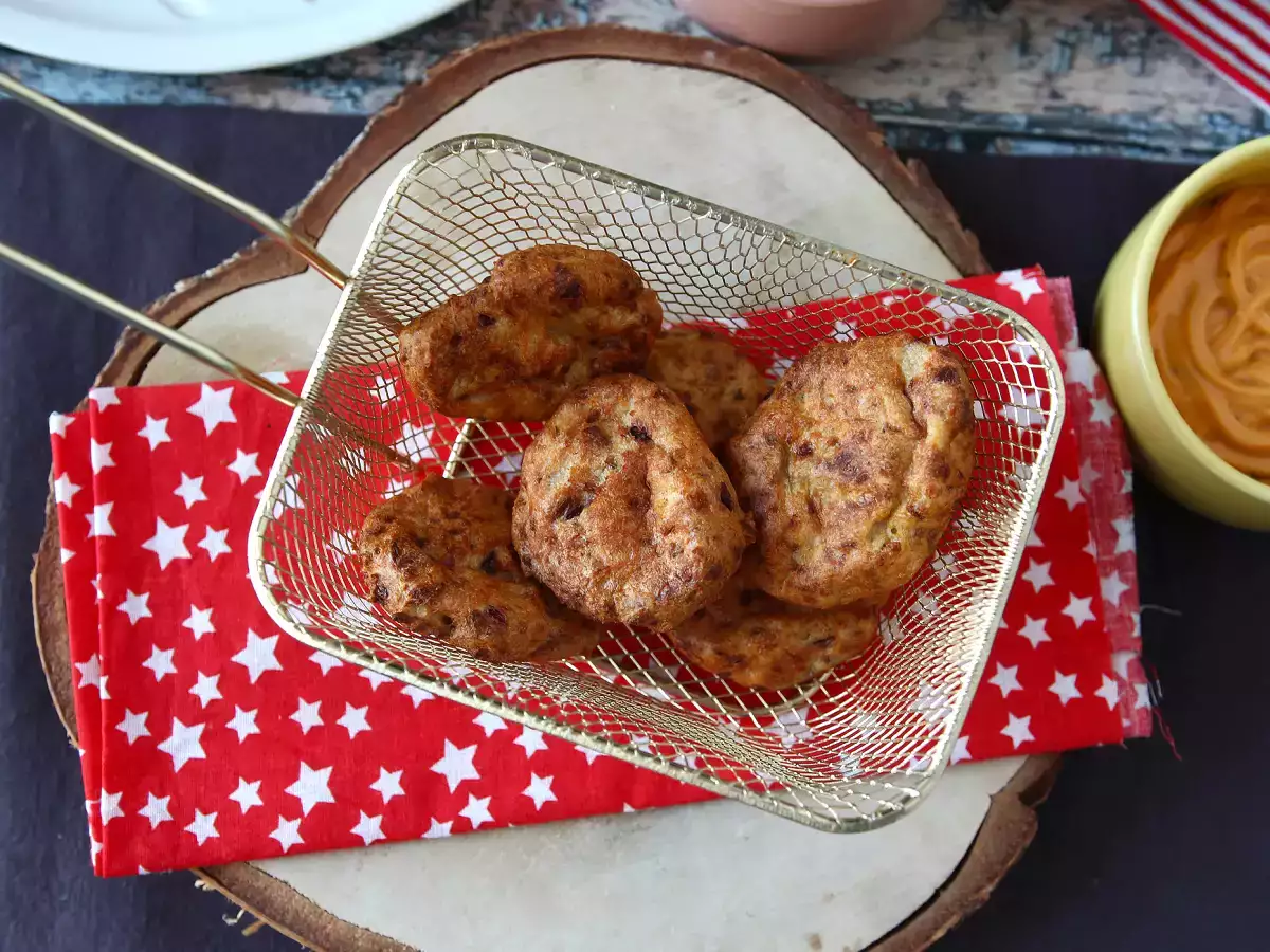 Piščančji nuggets v cvrtniku na vroč zrak - fotografija 2
