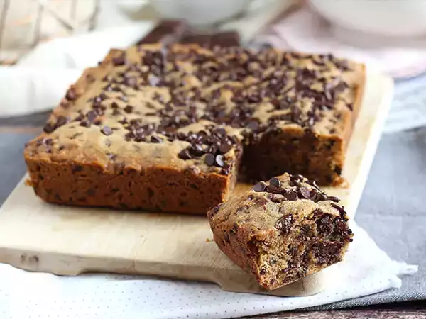 Recept Piškotni kolač s čokoladnimi koščki