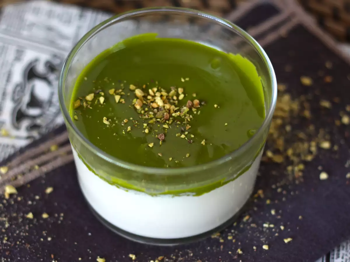 Pistacijeva panna cotta: preprost recept, ki ga imajo vsi radi!