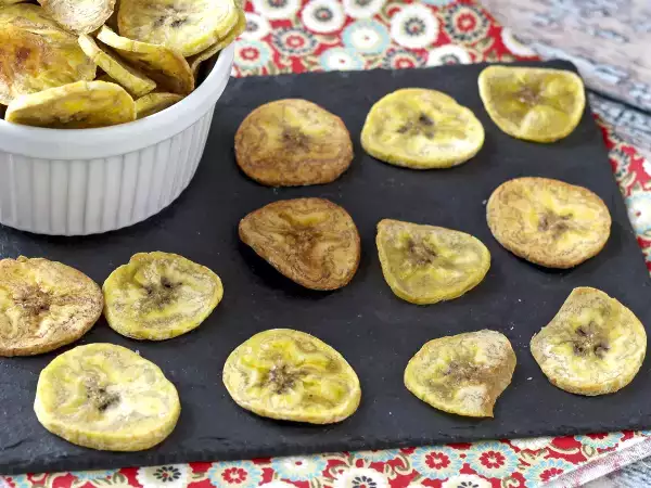 Recept Plantainov čips, pečen v pečici